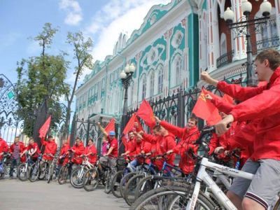 "Красный" велопробег. Фото: Сергей Попов, Каспаров.Ru